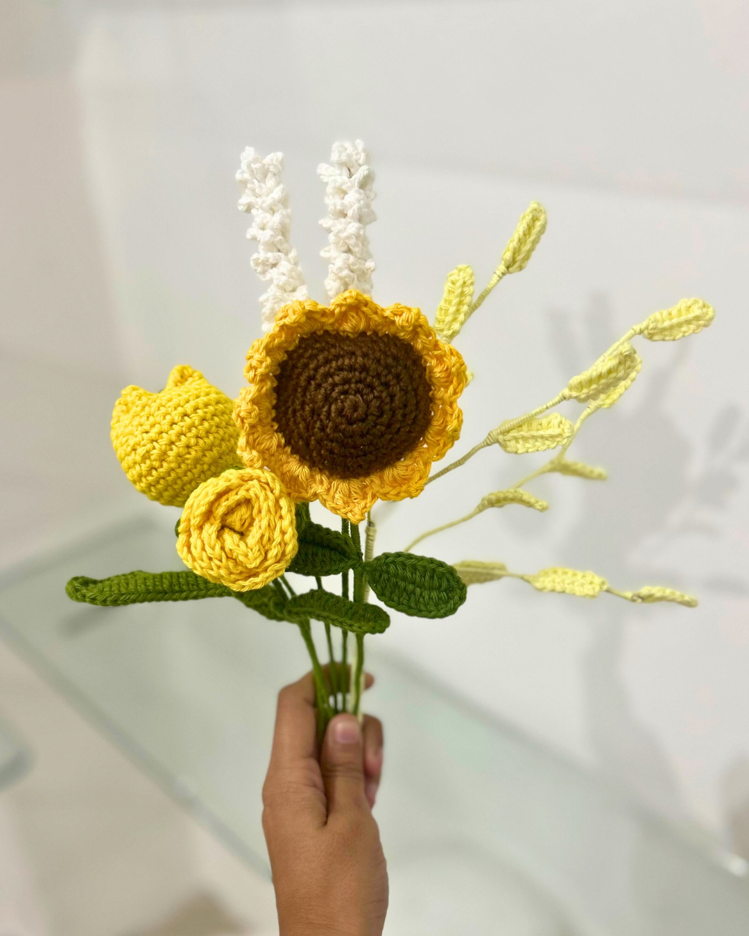 Suraj ki bahoon mai 🌻😌